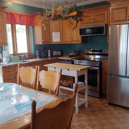 3 Bedrooms 3 Beds Near Metro -2 Parking Free モントリオール エクステリア 写真