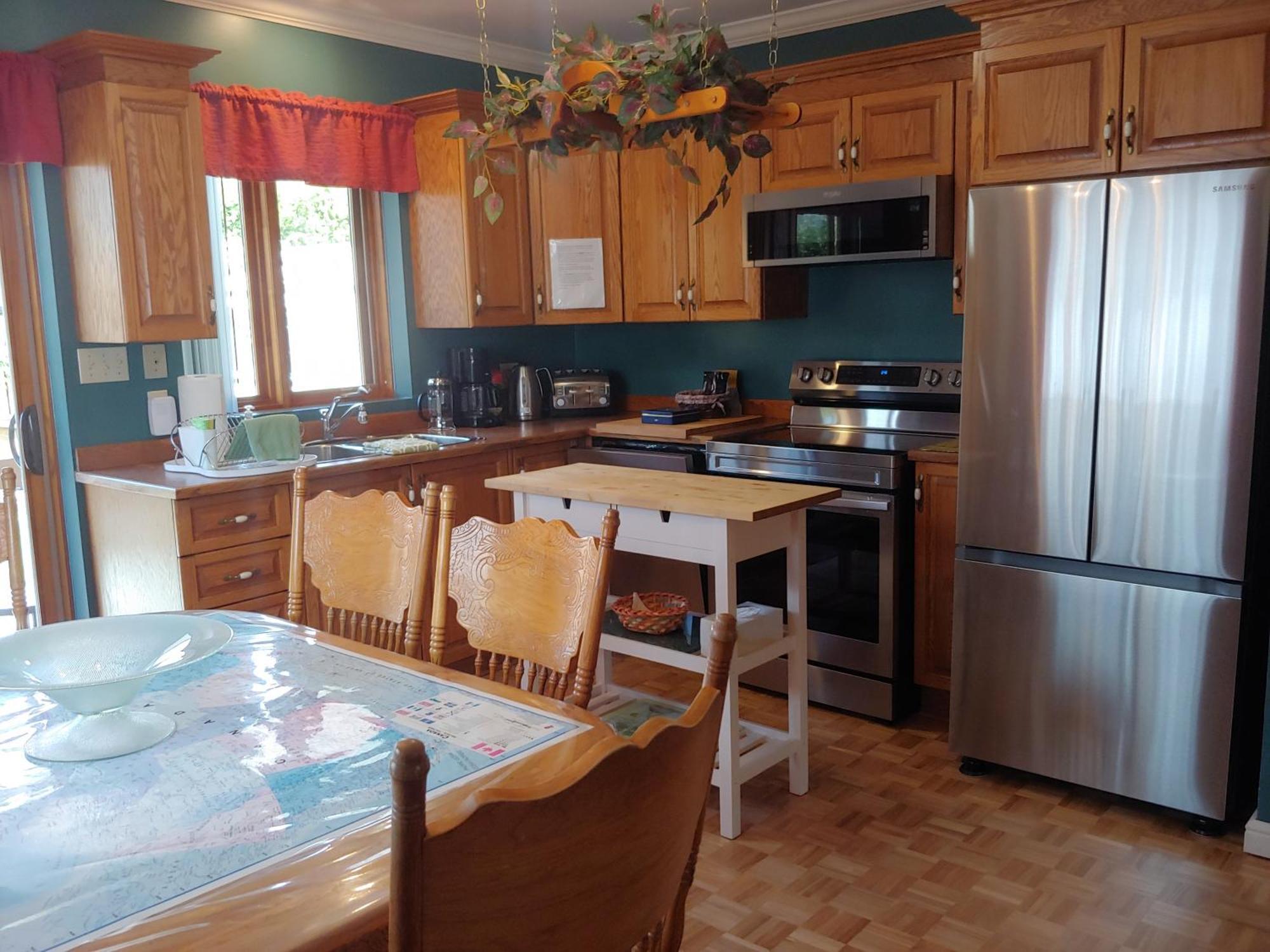 3 Bedrooms 3 Beds Near Metro -2 Parking Free モントリオール エクステリア 写真