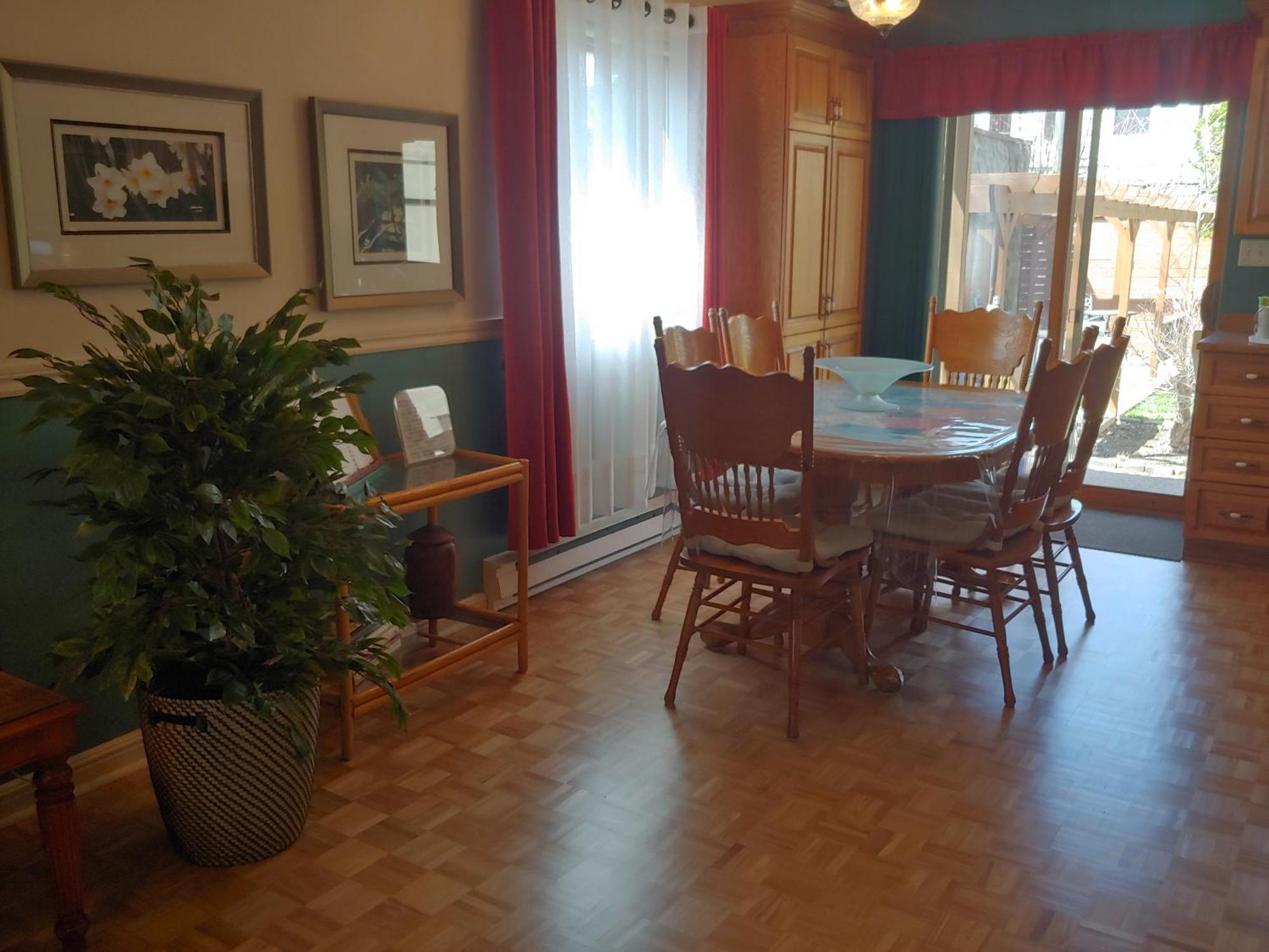 3 Bedrooms 3 Beds Near Metro -2 Parking Free モントリオール エクステリア 写真